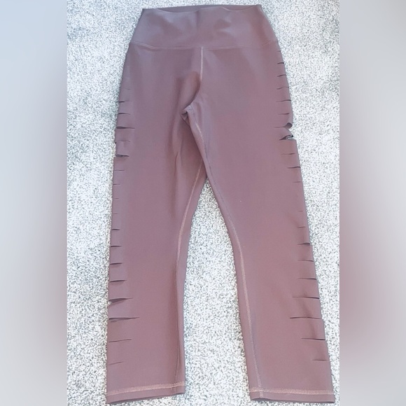 Alo High-Waist Slice Capri Leggings - Picture 5 of 14